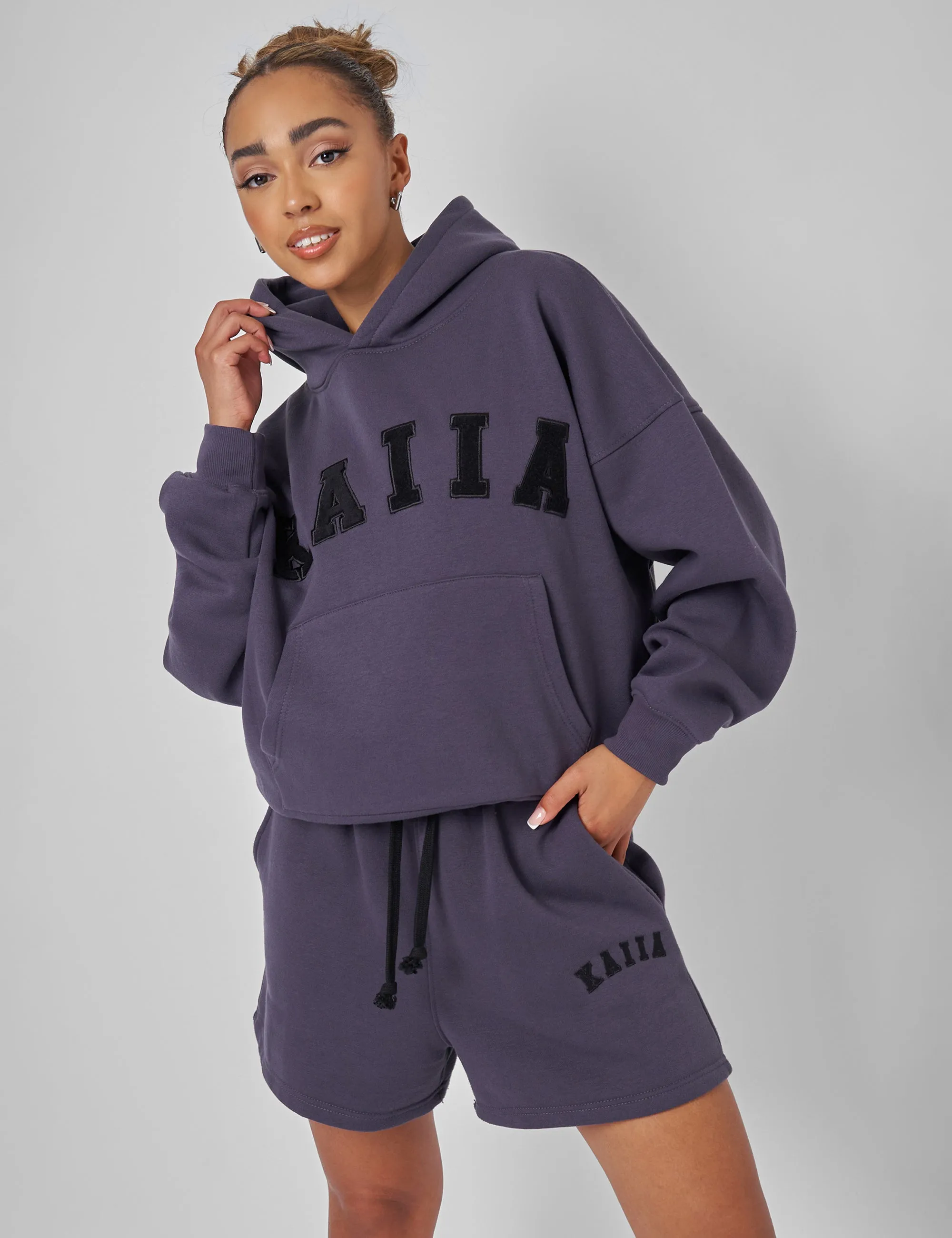 Kaiia Logo Relaxed Sweat Short Dark Grey