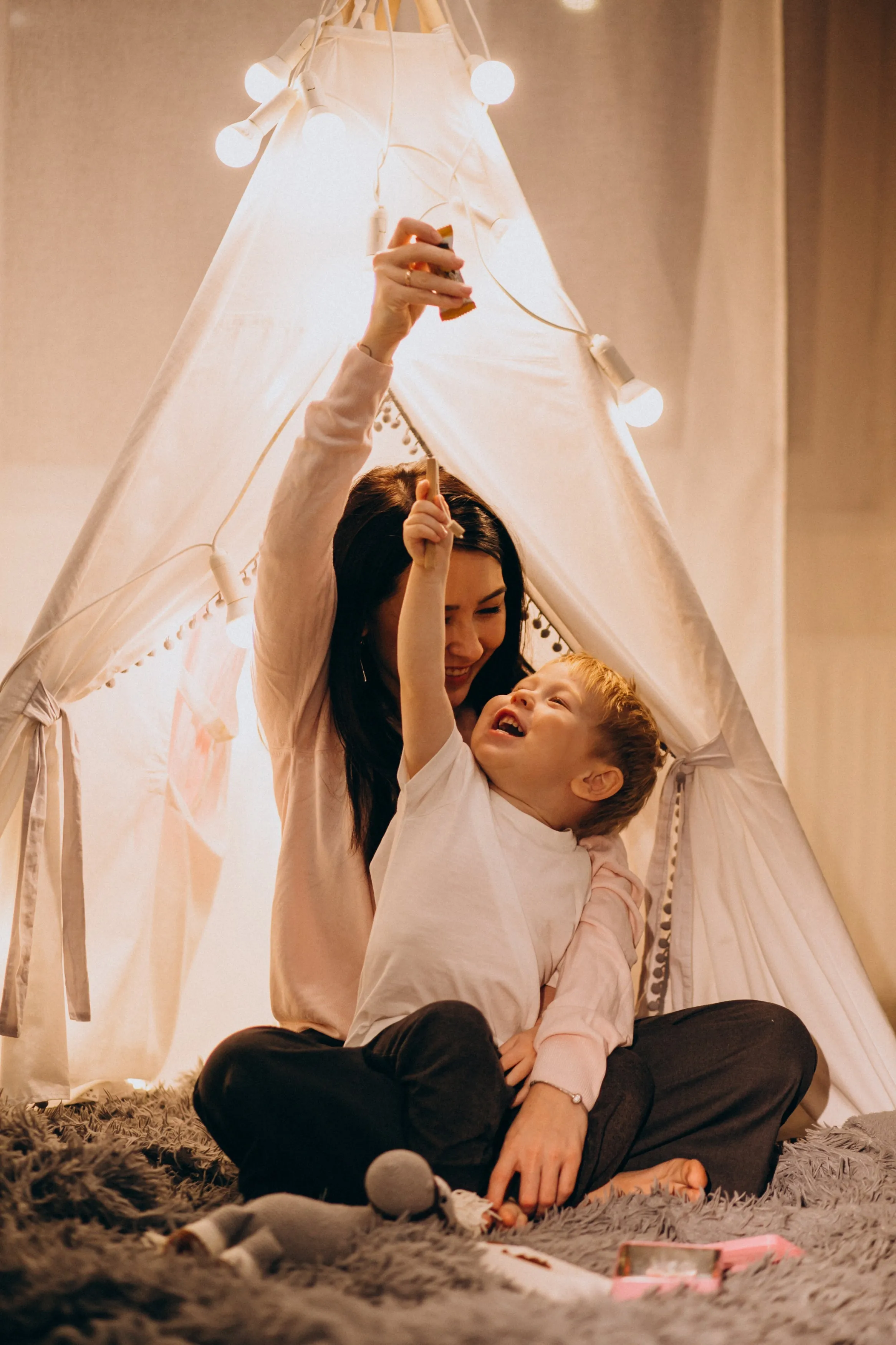 Large Foldable Kids Canvas Teepee Play Tent With Lights  ( White )