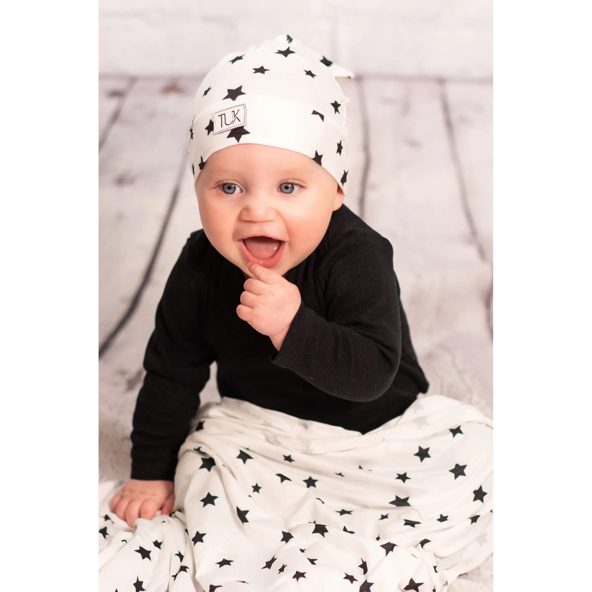 TUK Star Swaddle and Beanie Set 0-6 Months